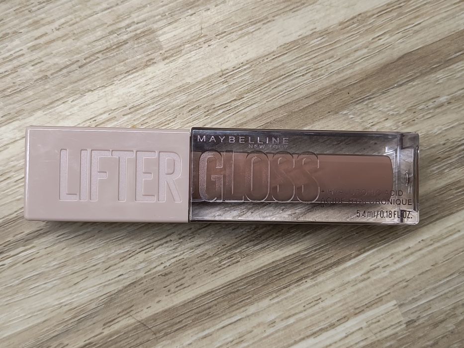 Maybelline, Lifter Błyszczyk z Kwasem Hialuronowym gratis rzęsy KillyS