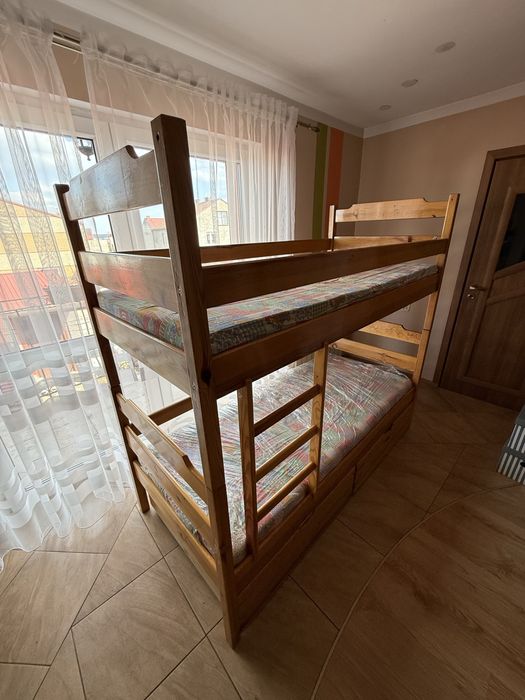 Drewiane łóżko pietrowe