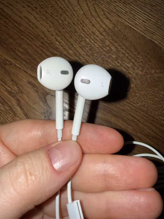 Дротові навушники із гарнітурою Apple (lighting)