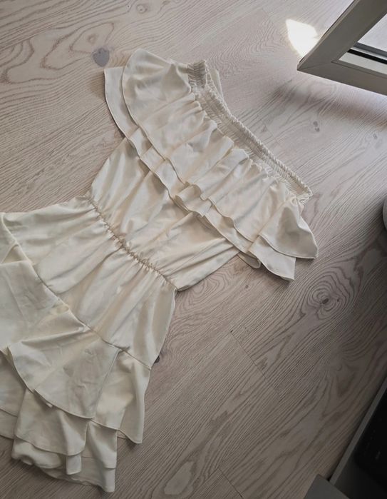 Sukienka z falbankami