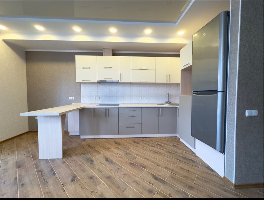 Прочаж чудового таунхауса в Агрономічному