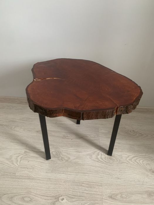 Stolik kawowy z naturalnego drewna