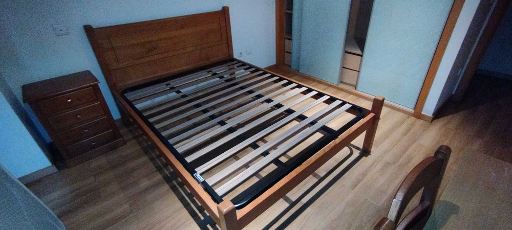 Cama com estrado 1,90x 1,40