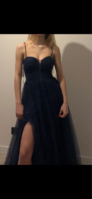 Świecąca sukienka na studniówkę