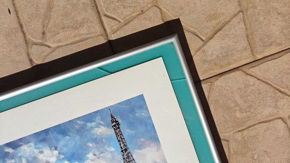 Linda pintura emoldurada da Torre Eiffel em Paris