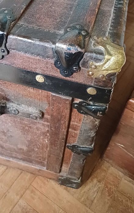 Baú de madeira antigo