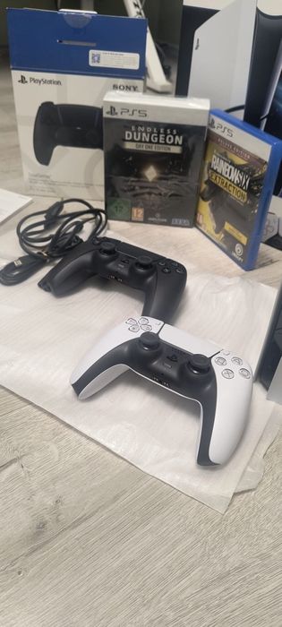 PlayStation 5 slim + 2 Pady DualSense + Gry + Pudełko