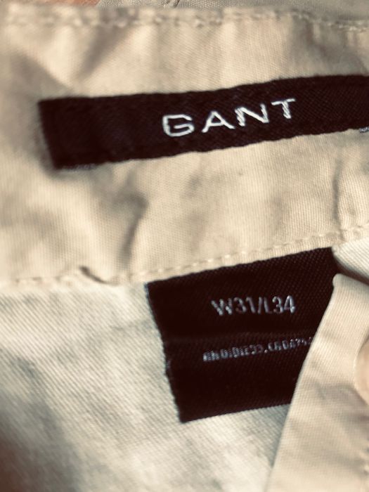 Spodnie marki Gant   31x34