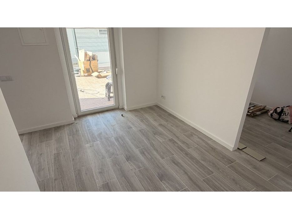 T1 a estrear com terraço 35m2 em Almada