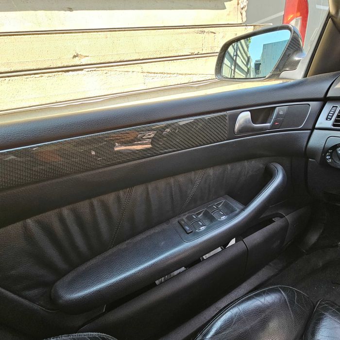 Dekory listwy drzwi deski tunelu konsoli Carbon Audi S6 C5 manual