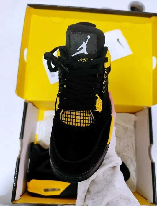 Jordan 4 Retro Thunder R.44
