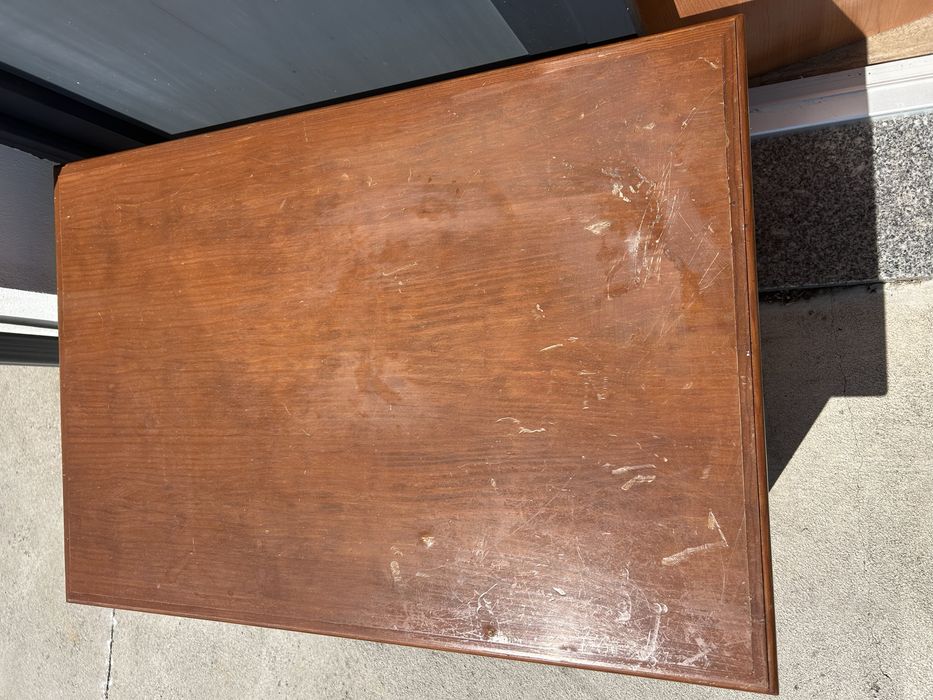 Mesa de sala em madeira