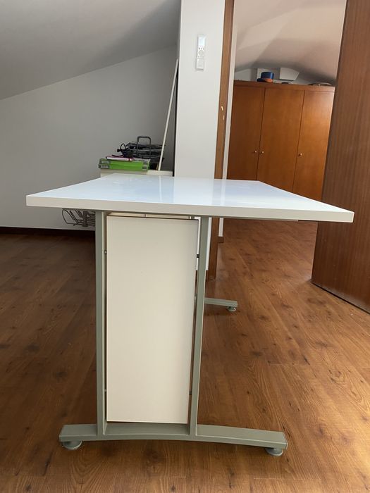 Secretária moviflor