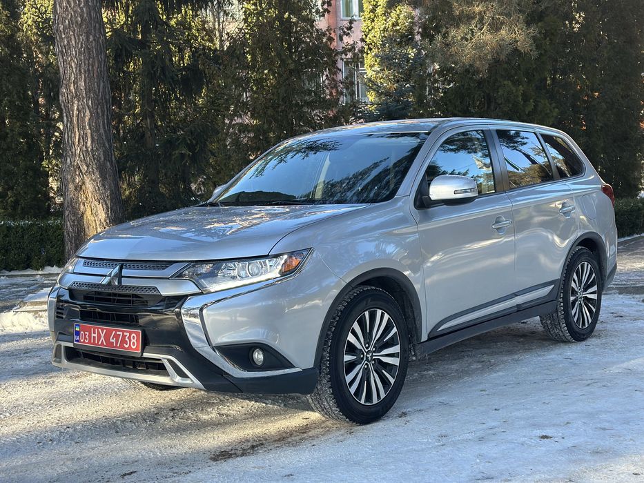 Mitsubishi Outlander 2020 року