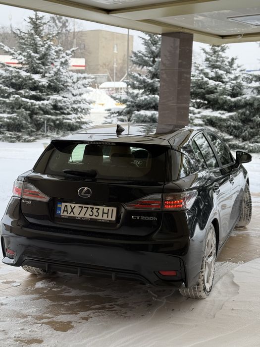 Оренда Lexus CT200H гібрид