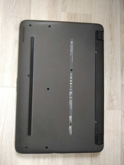 Ноутбук HP 250 G5 працює, можно по запчастинам