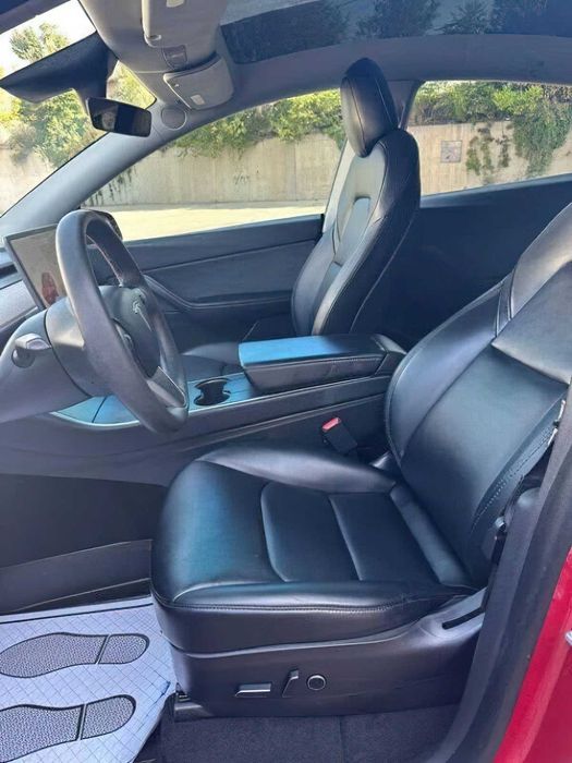 Tesla Model Y Long Range      2021