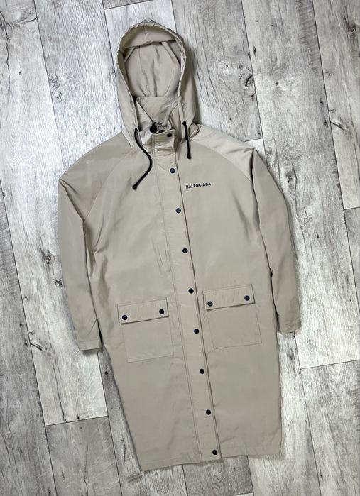 Balenciaga ветровка плащ L-XL размер бежевая с принтом