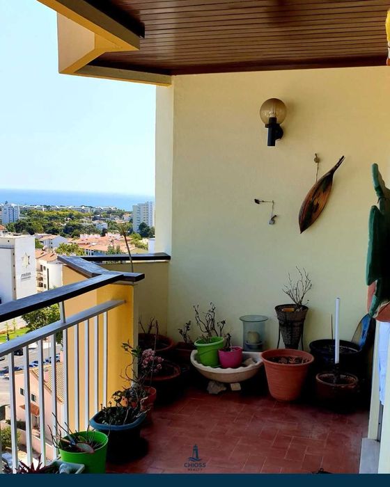 T0 no 9.º Andar com Vista Mar Deslumbrante e Varanda Ampla