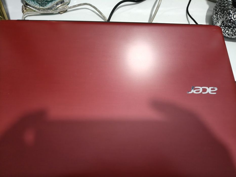 Portátil Acer vermelho bem estimado como novo