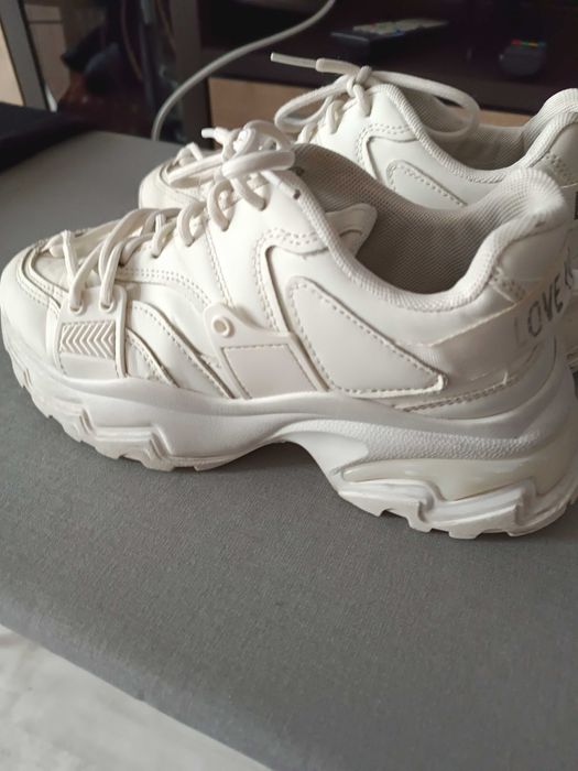 sneakersy białe Sprzedam