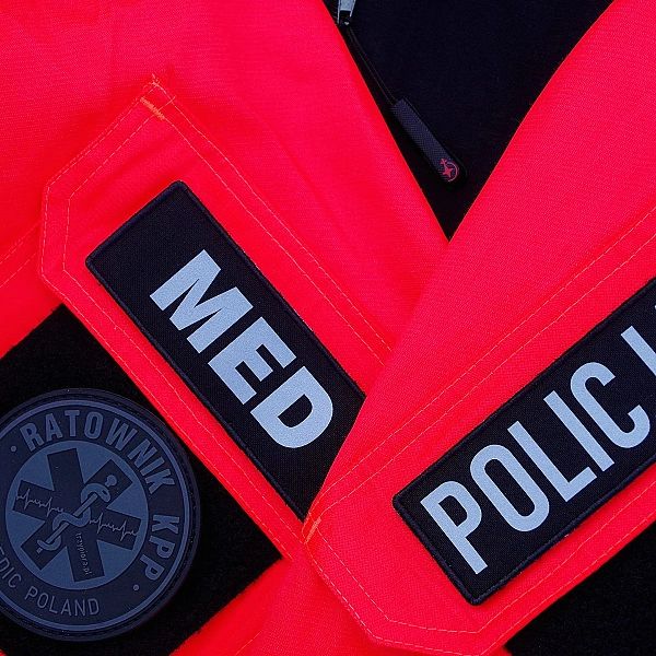 Emblemat dowolny czarny nadruk tło YELLOW FLUO na COMBAT na rzepie 11