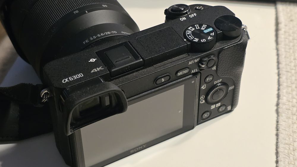 Sony a 6300. Super stan, znikomy  przebieg migawki. 2 obiektywy