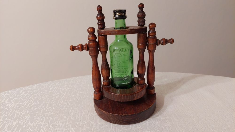 Drewniany mini stojak na wino