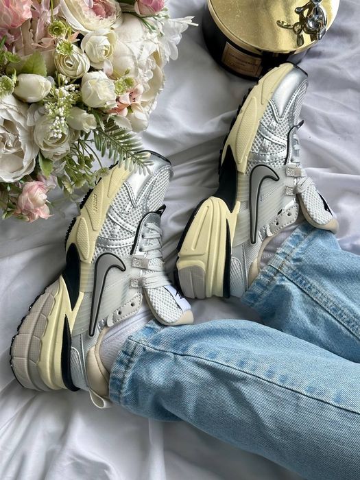 Nike V2K Runtekk Summit White Metallic Silver