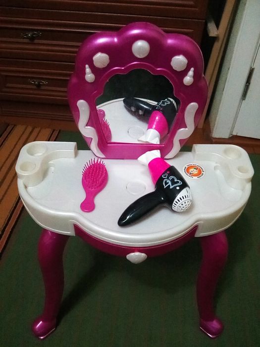 Туалетний столик для дівчинки