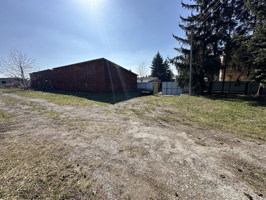 Продається приміщення вільного призначення в пригороді Тернополя.