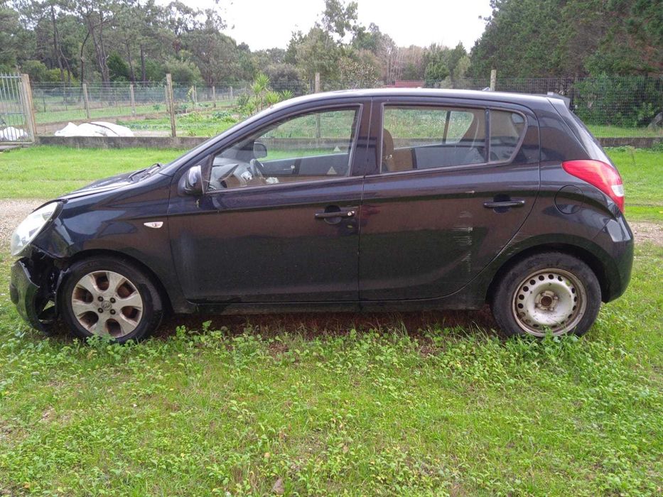 Hyundai i20 CRDI Comfort Acidentado para Venda