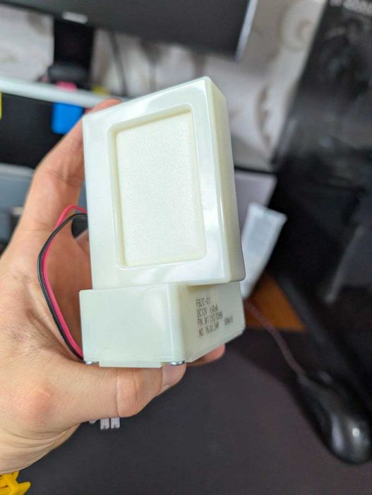 Шторка, демпфер C00672448 P2 12V DC,  Indesit (488000672448)