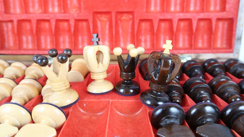 Jogo de xadrez artesanal em madeira - grande 49.5 cm