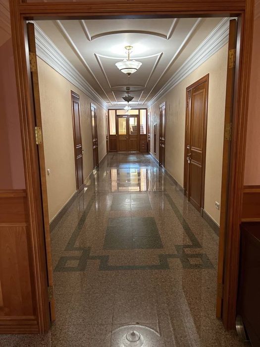 Печерськ. Липська 10. Офісний центр з паркінгом! Світло, є, завжди!!!