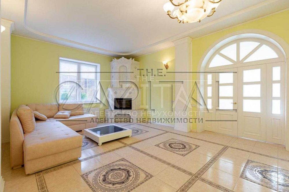 Оренда будинку в центрі міста з басейном!