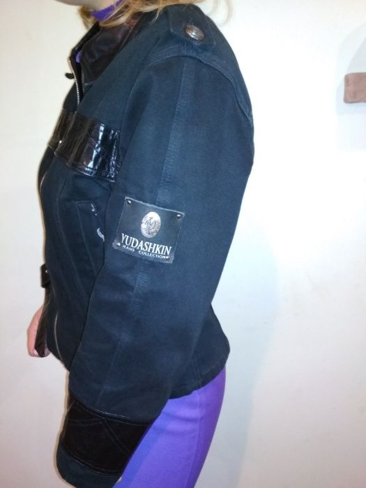 продам джинсовую куртку "Юдашкин" 48 р-р