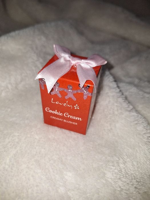 Lovely cookie cream creamy blusher róż do policzków Cranberry Pie