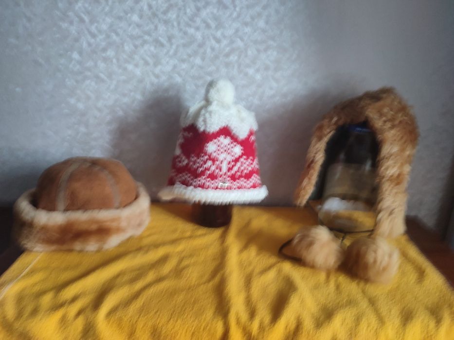 Продаю шапки .мужские и женские. Разные.