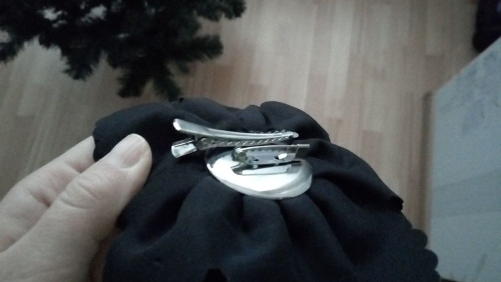 Продам брошь женскую