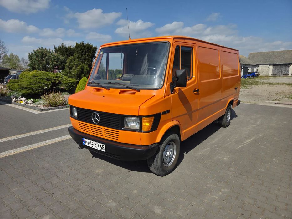 Mercedes-Benz 307D  Mercedes-Benzyna 307D Stan bardzo dobry