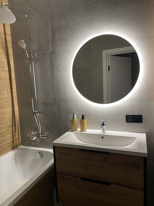 Дзеркало з ледь підсвіткою в ванну або спальну кімнату