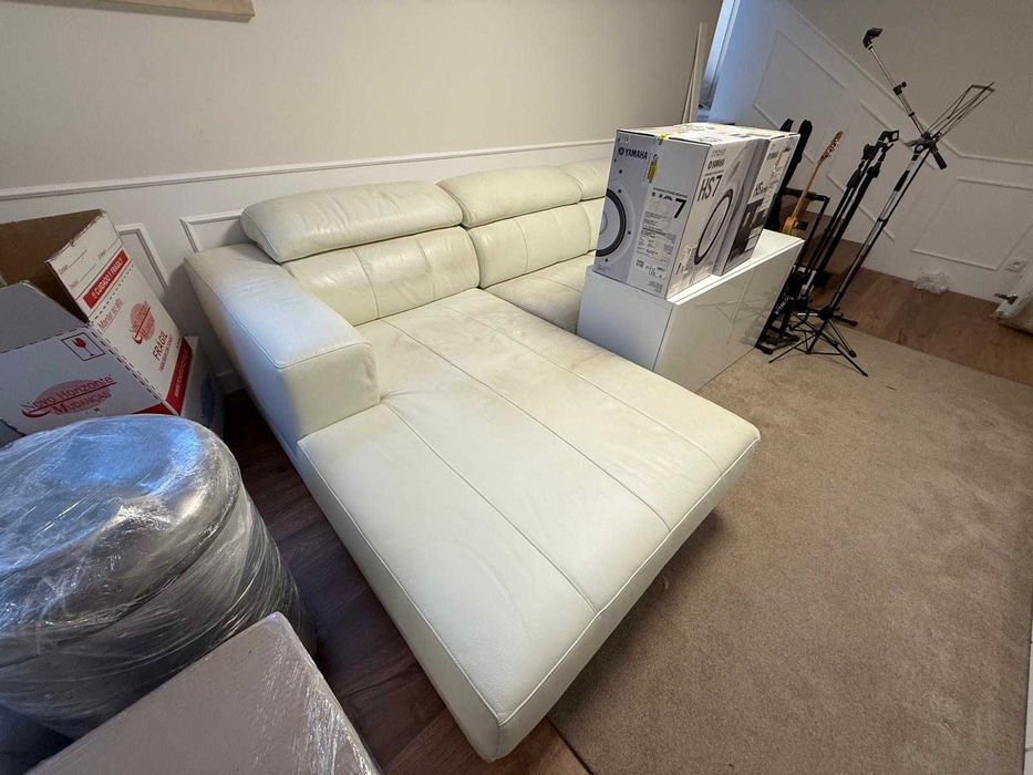 Sofá em pele com Chaise Longue