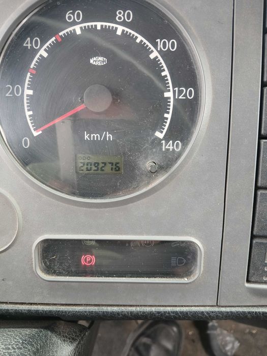Nissan Atleon  do ano 2008 com 209.200 Km c/ carroçaria tipo Tir
