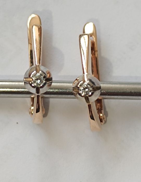 Серьги золотые с бриллиантами.