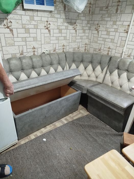 Класичний м'який куточок в кухню