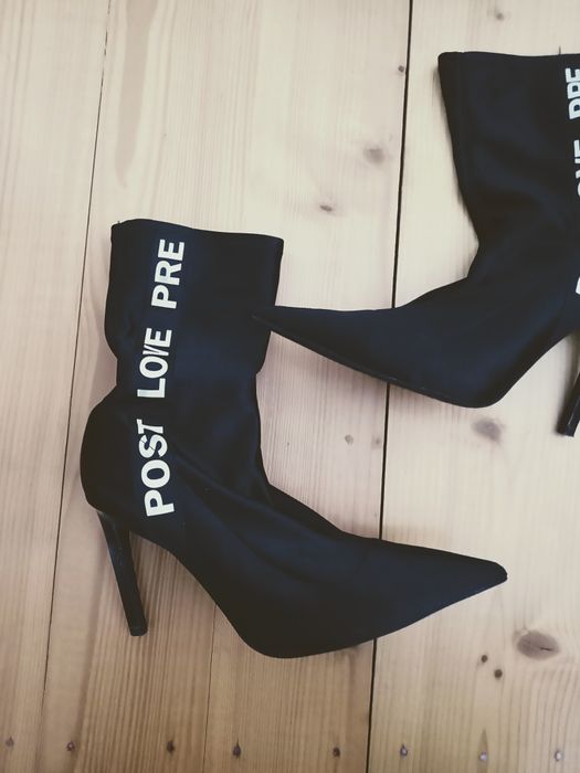 Botki z napisem Zara