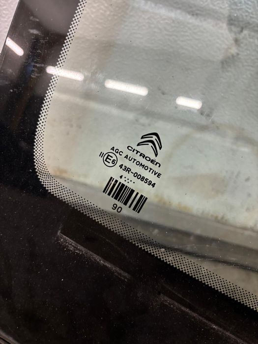 Szyba czołowa Citroen c4 cactus 14r-  przód przednia