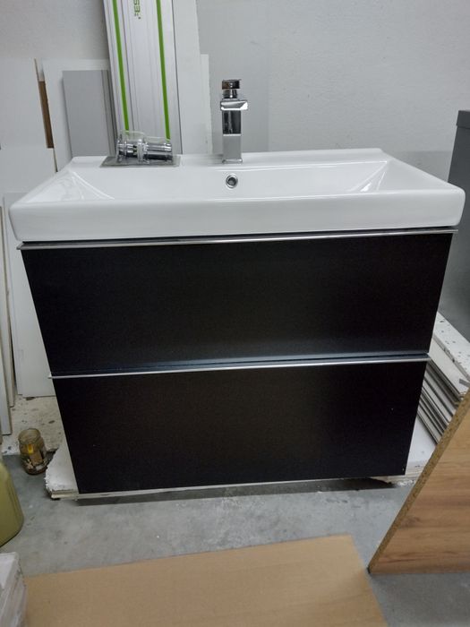 szafka łazienkowa czarny mat piękna