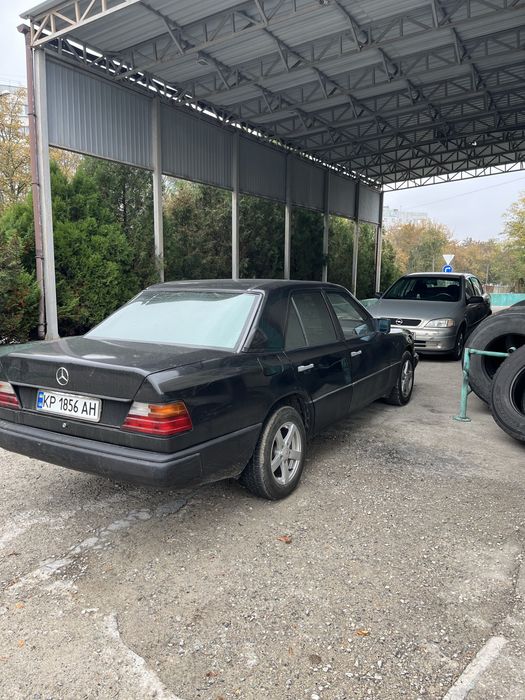 Mercedes-Benz W124 E230